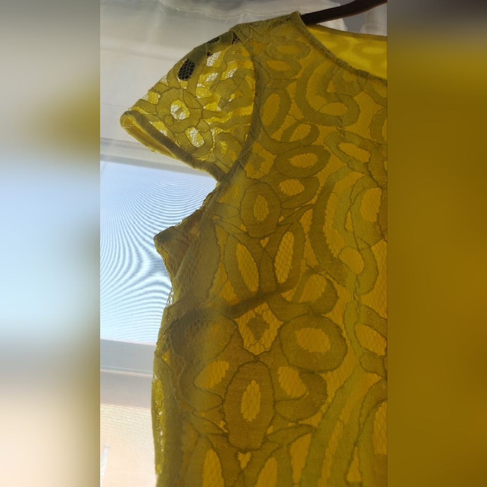 🌼Yellow-laced Sheath Dress, Size 6 petite - Picture 13 of 16